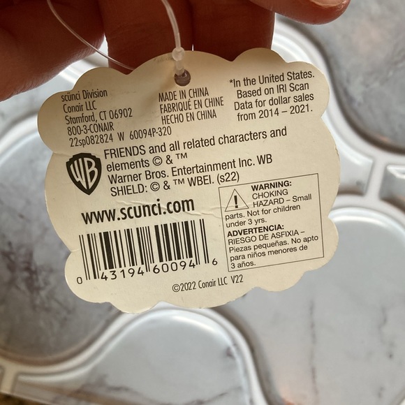 Friends TV Show Central Perk 3 Pack Flavored Lip Balms & 200 Pcs Polybands Set - Picture 10 of 10